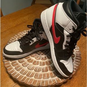 Jordan 1’s mid rise